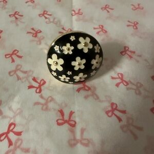 Mark Jacob Daisy, fragrance inside Floral Black and White Ring